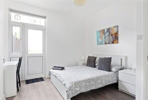 2 bedrooms, iron/ironing board, WiFi, bed sheets - Modern 2 bed in Wembley - 30 min to central London (Greater London)