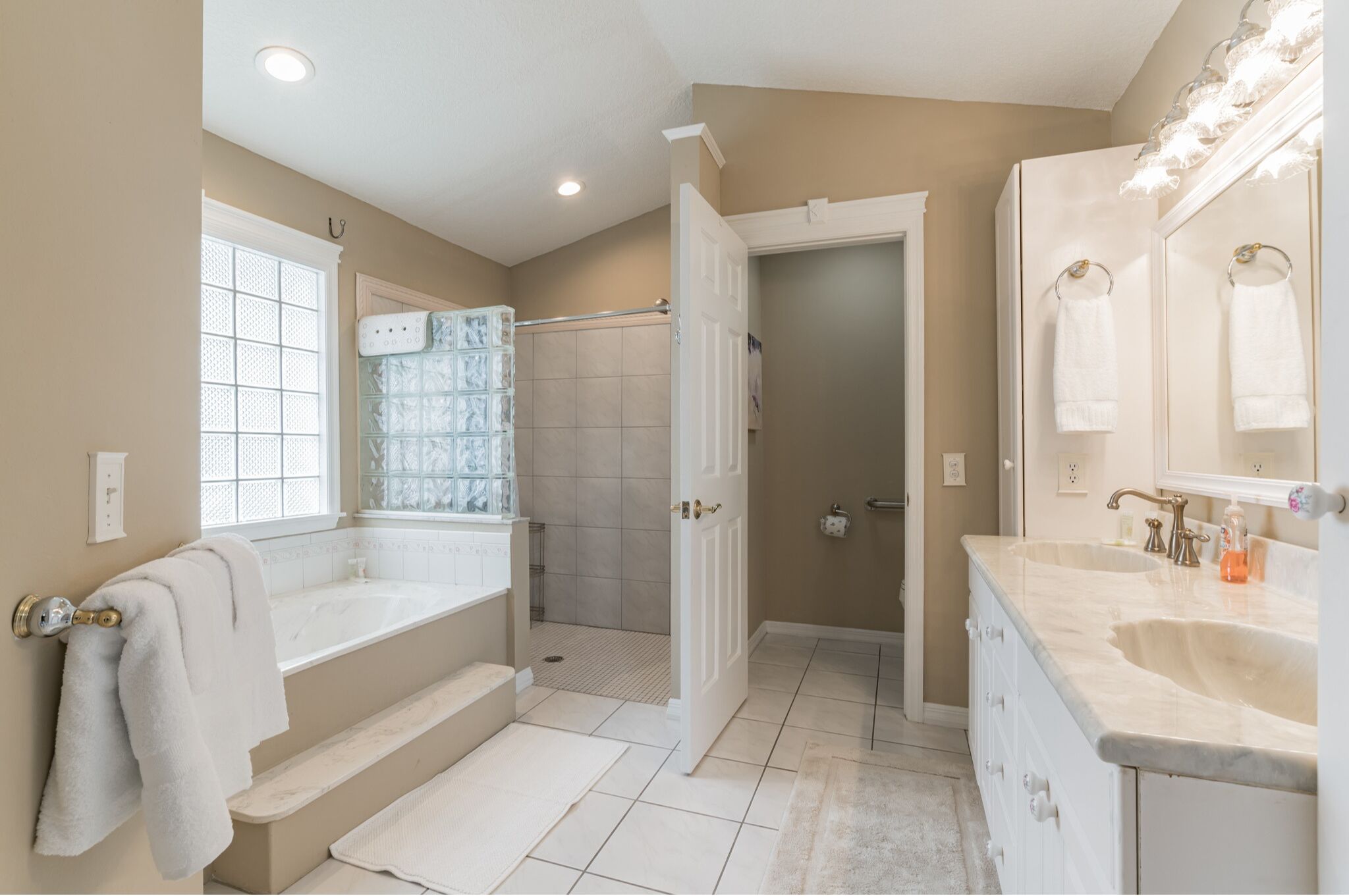 Ferienhaus, 3 Schlafzimmer | Badezimmer | Handtücher, Shampoo