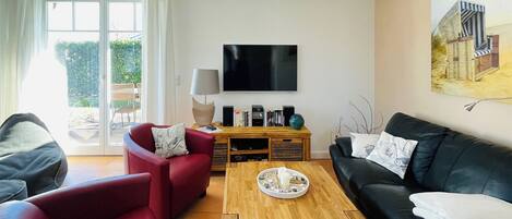 Fernseher, Kamin, DVD-Player, Stereoanlage