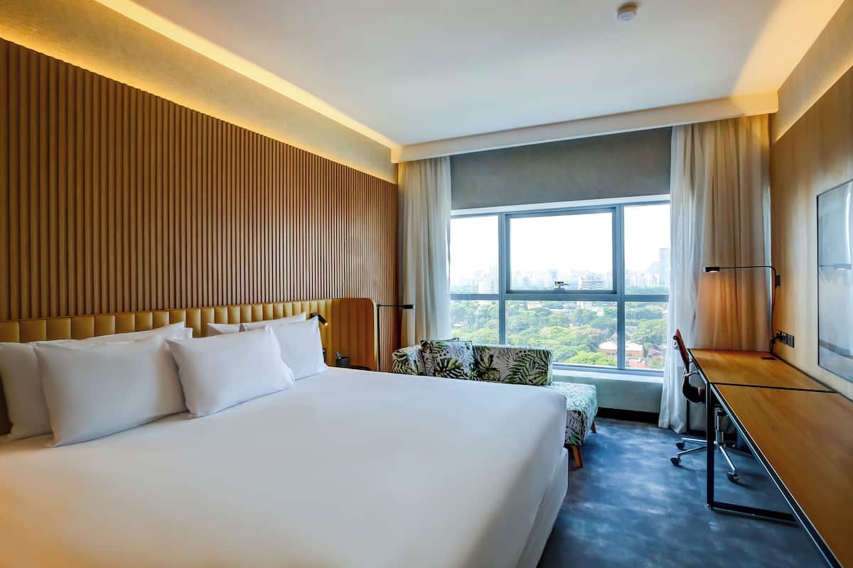 Luxury Room, 1 King Bed with city view | Premium bedding, pillowtop beds, minibar, in-room safe