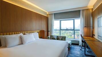 Luxury Room, 1 King Bed | Minibar, in-room safe, blackout curtains, soundproofing