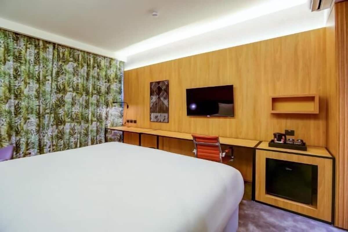 Minibar, Zimmersafe, Verdunkelungsvorhänge, schallisolierte Zimmer