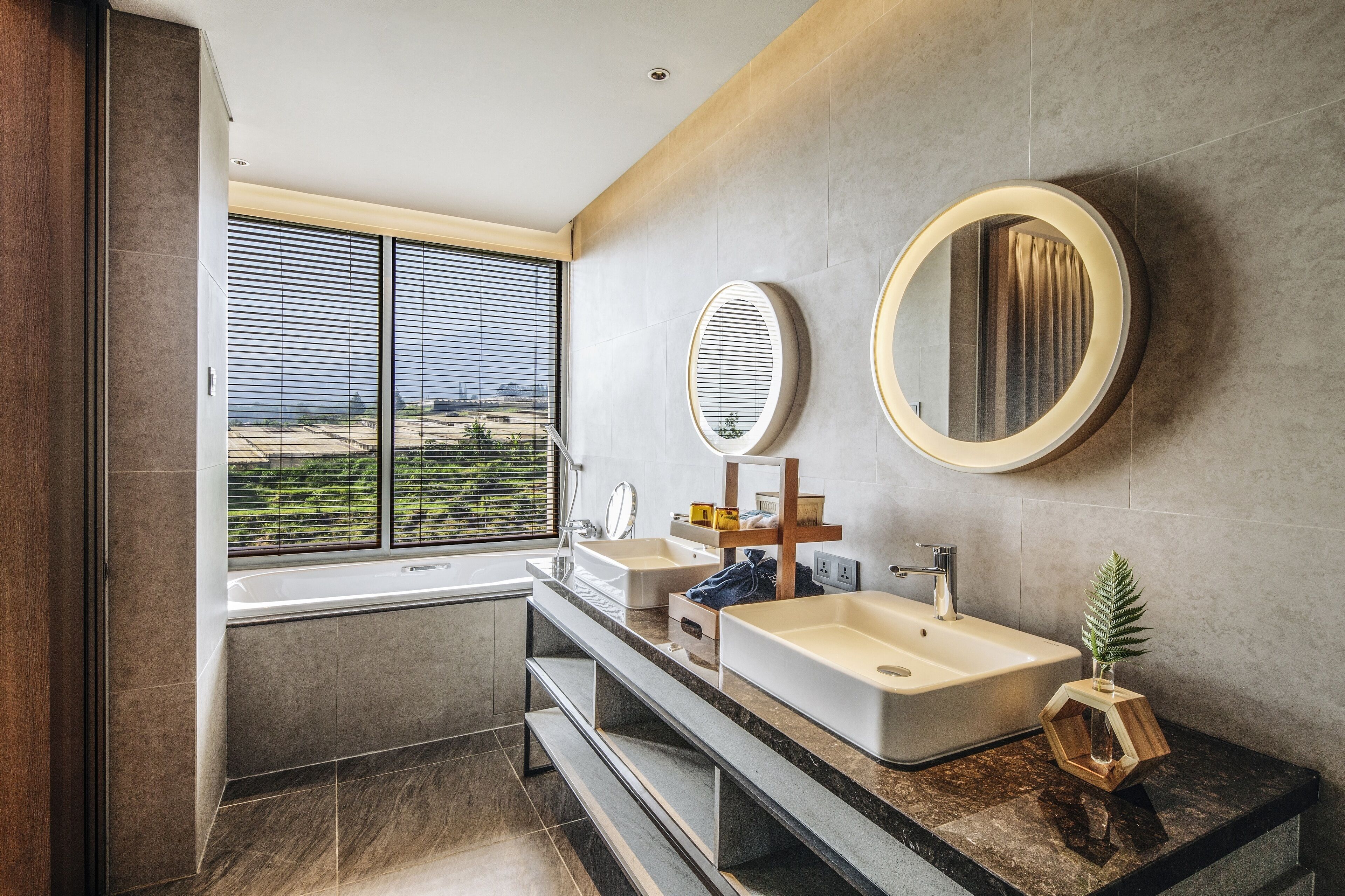 junior suite (valley) | bathroom | free toiletries, hair dryer, slippers, towels