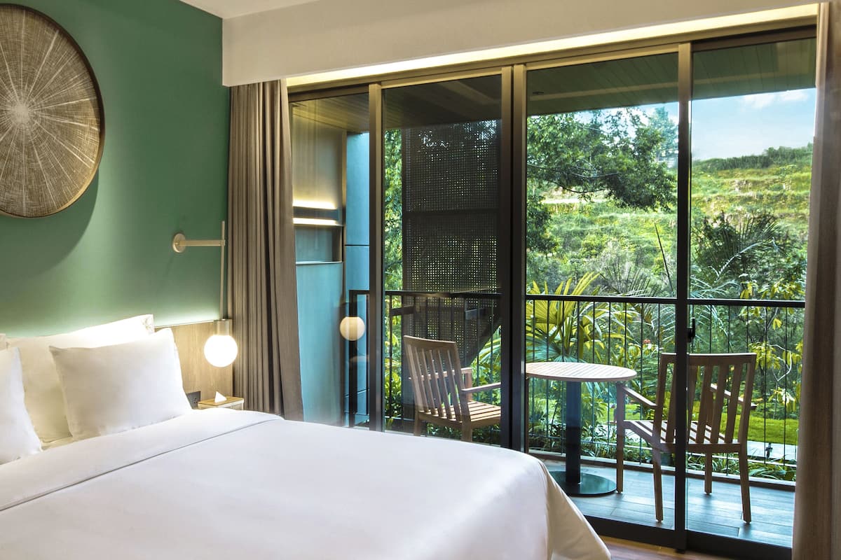 executive suite (garden) | 1 bedroom, minibar, in-room safe, desk