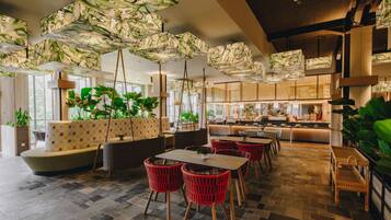 Daily full breakfast (IDR 250000 per person)