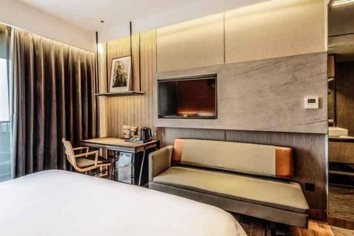 1 bedroom, minibar, in-room safe, desk