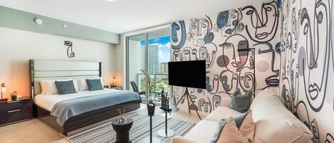 Iron/ironing board, WiFi, bed sheets