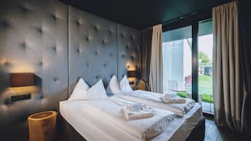2 bedrooms, Egyptian cotton sheets, premium bedding, memory-foam beds