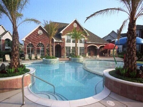 A spacious 1-bedroom with bathroom available in a 2-bedroom apartment