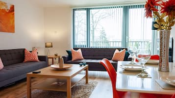Apartment, 2 Bedrooms, Non Smoking | In-room dining