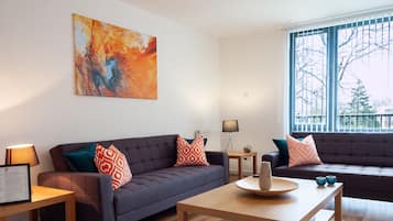 Apartment, 2 Bedrooms, Non Smoking | Living area | 42-inch Smart TV with cable channels, TV