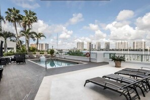 Terrace/patio - Le Montcalm 102 STR-01921 (Sunny Isles Beach)