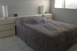 2 bedrooms, iron/ironing board, WiFi, bed sheets