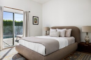 4 多间卧室、办公桌、熨斗/熨衣板、旅行婴儿床