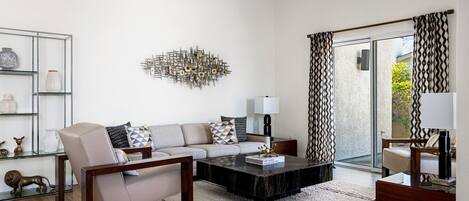 Smart TV, table tennis