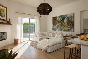 Smart TV, table tennis