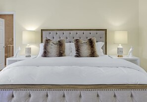 4 Schlafzimmer, Schreibtisch, Bügeleisen/Bügelbrett, Reisekinderbett
