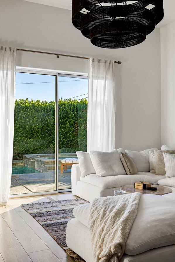 TV connectée, table de tennis de table