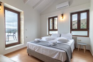 3 bedrooms, in-room safe, iron/ironing board, free WiFi