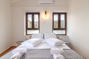 3 bedrooms, in-room safe, iron/ironing board, free WiFi