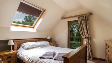 9 bedrooms, iron/ironing board, travel cot, free WiFi