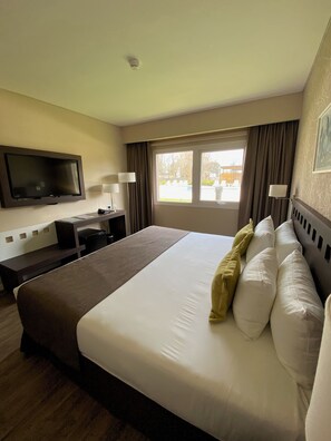 Deluxe-Zimmer, 1 King-Bett | Minibar, Zimmersafe, Schreibtisch, Bügeleisen/Bügelbrett