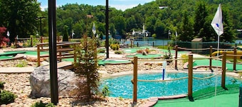 Sunset Retreat: Big Deck, Golf, Mountain, Lake VIEWS!