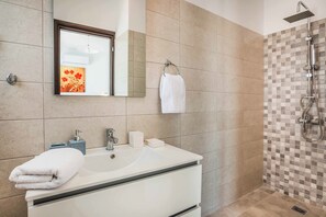Shower, towels