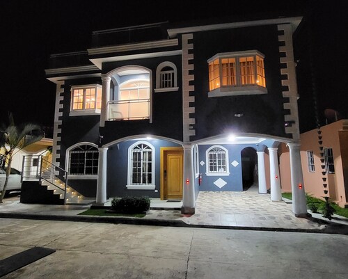 Modern 2 Bedroom APT 5A