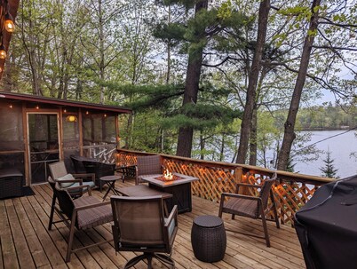 Northwoods Nirvana! Cozy Winter Cabin on Catfish Lake