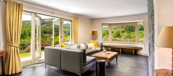 Lowfield House - Five Bedroom House, Sleeps 10