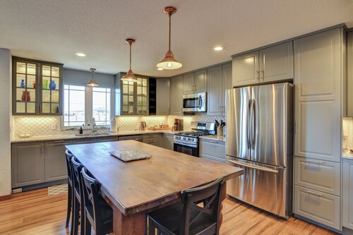 Clean & comfortable home near hot springs, wedding venues & downtown Buena Vista