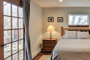 3 bedrooms, iron/ironing board, WiFi, bed sheets - Clean & comfortable home near hot springs, wedding venues & downtown Buena Vista (Buena Vista)