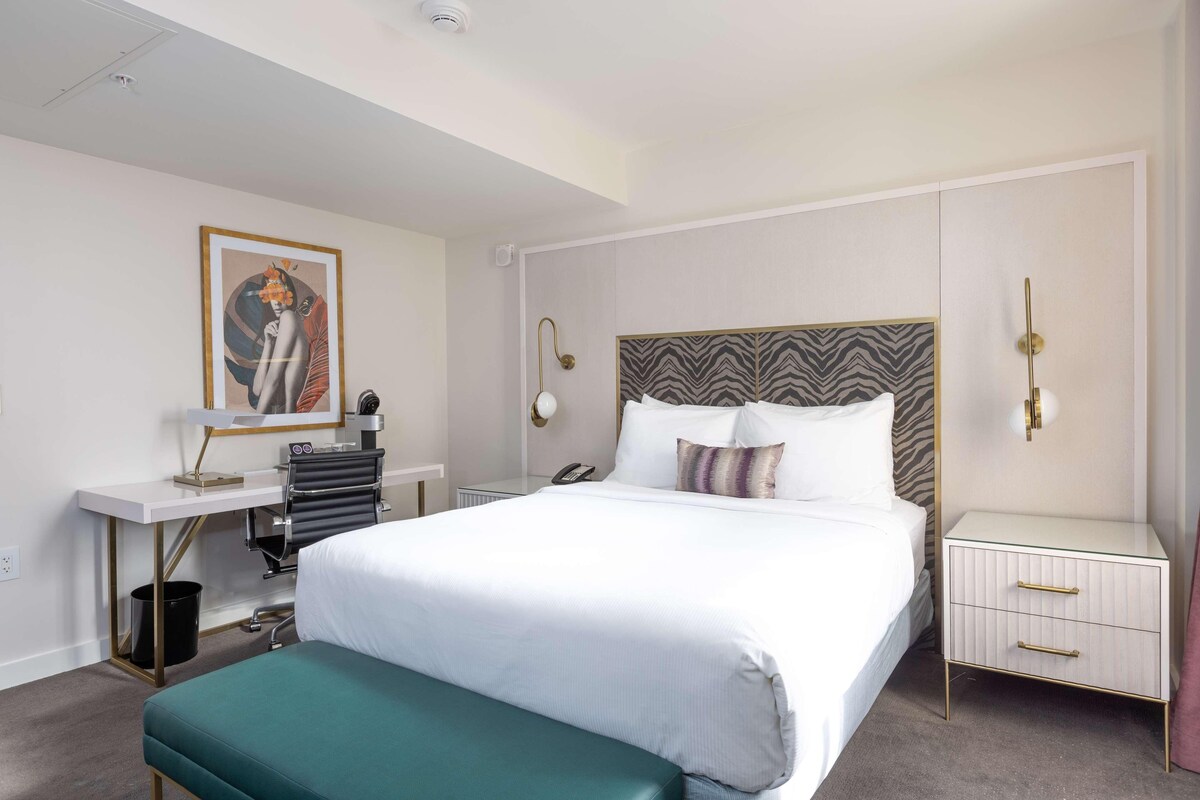 1 King Bed Cityview Deluxe Room
