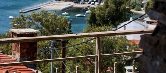 ¨Με θέα το ηλιοβασίλεμα¨/¨Overlooking the sunset¨