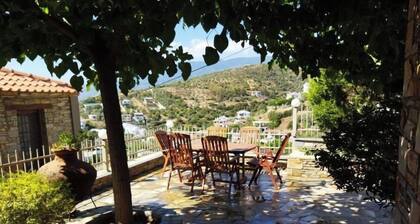 ¨Με θέα το ηλιοβασίλεμα¨/¨Overlooking the sunset¨