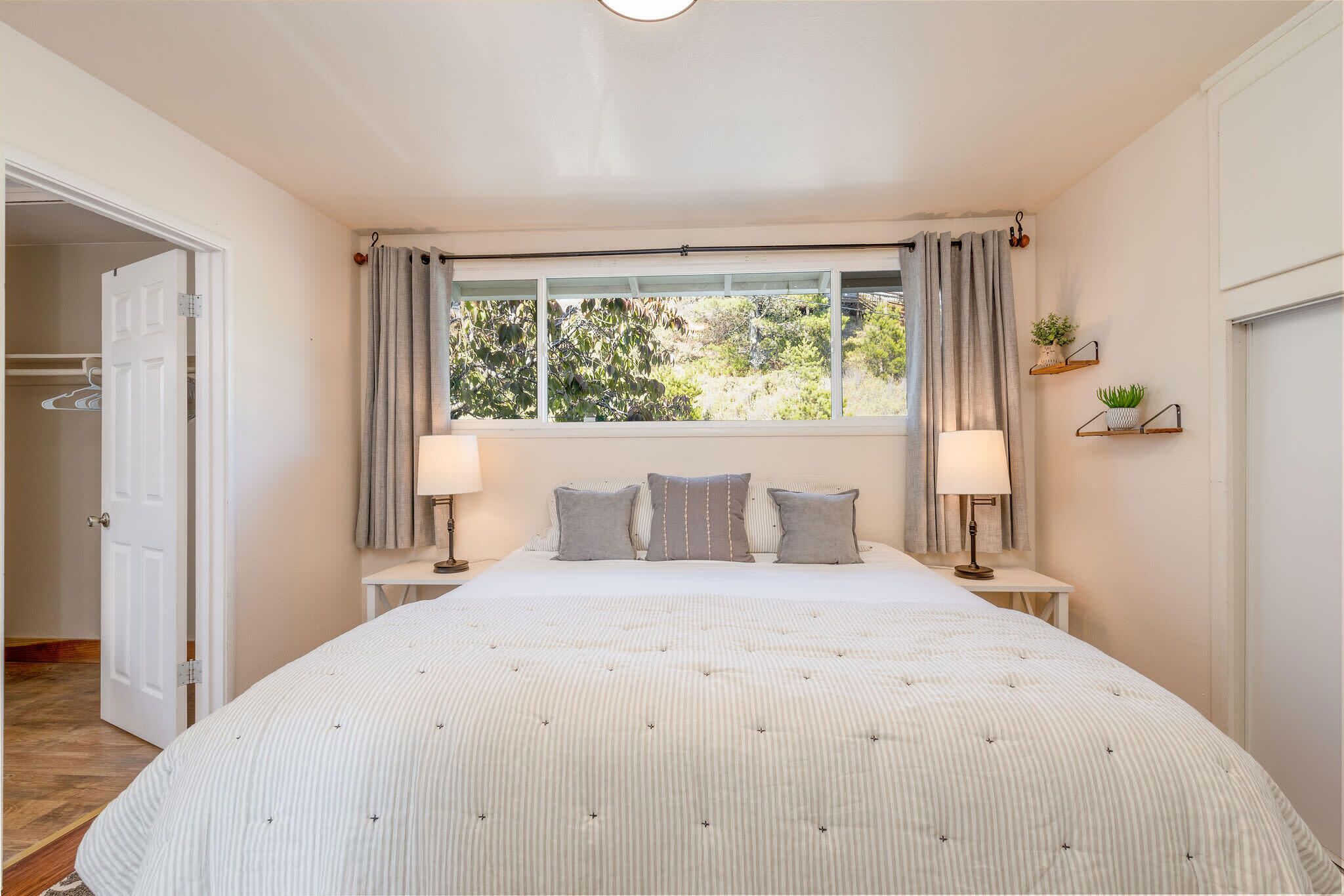 3 makuuhuonetta, silitysrauta/-lauta, Wi-Fi, vuodevaatteet