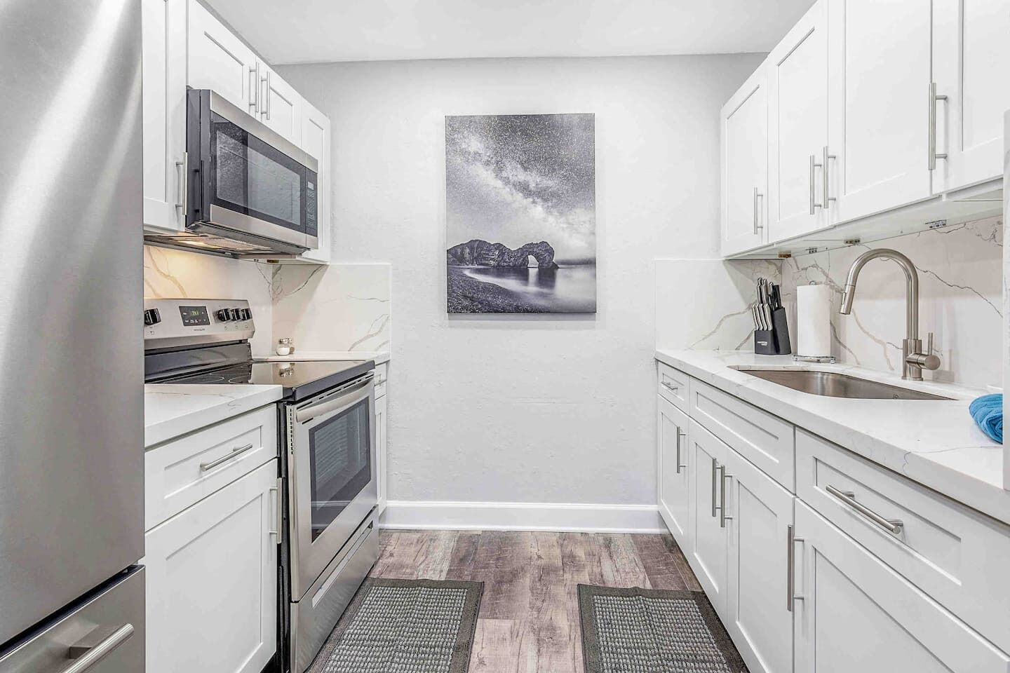 Refrigerador, microondas, horno y parrilla de estufa 