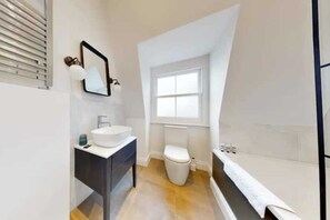 Basic Apartment, 1 Double Bed | Bathroom - Stunning 1 Bedroom Apartment With Roof Terrace (London)