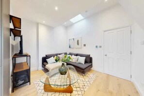 Basic Apartment, 1 Double Bed | Living room