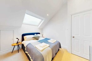 Basic Apartment, 1 Double Bed | 1 bedroom, free WiFi, bed sheets - Stunning 1 Bedroom Apartment With Roof Terrace (London)