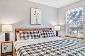 3 Schlafzimmer, Schreibtisch, Bügeleisen/Bügelbrett, Reisekinderbett