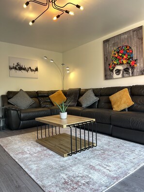 Maison, salle de bain privée | Bar-salon