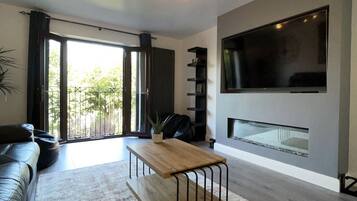 House, Private Bathroom | Lounge