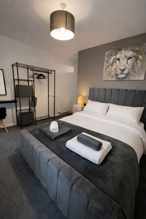 House, Private Bathroom | 3 bedrooms - 5 Lockside Free Secure Parking (York)