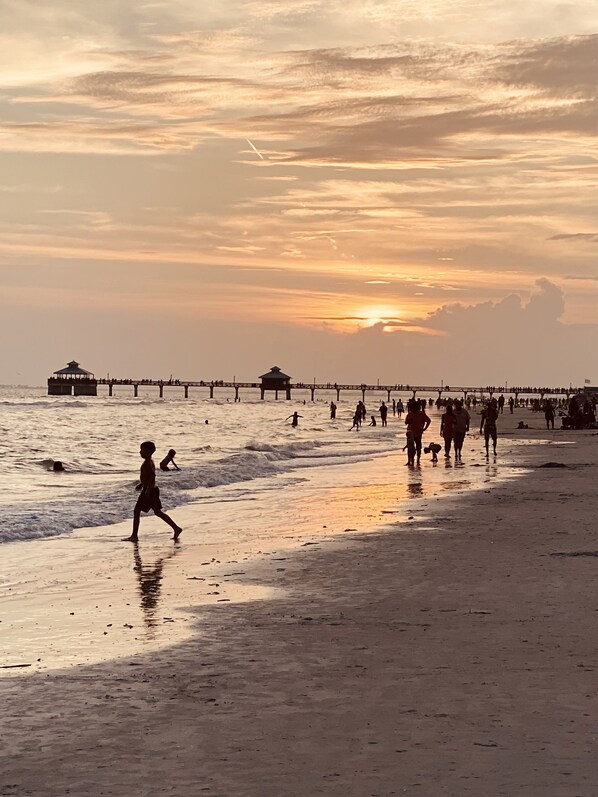 In Strandnähe, Liegestühle, Strandtücher