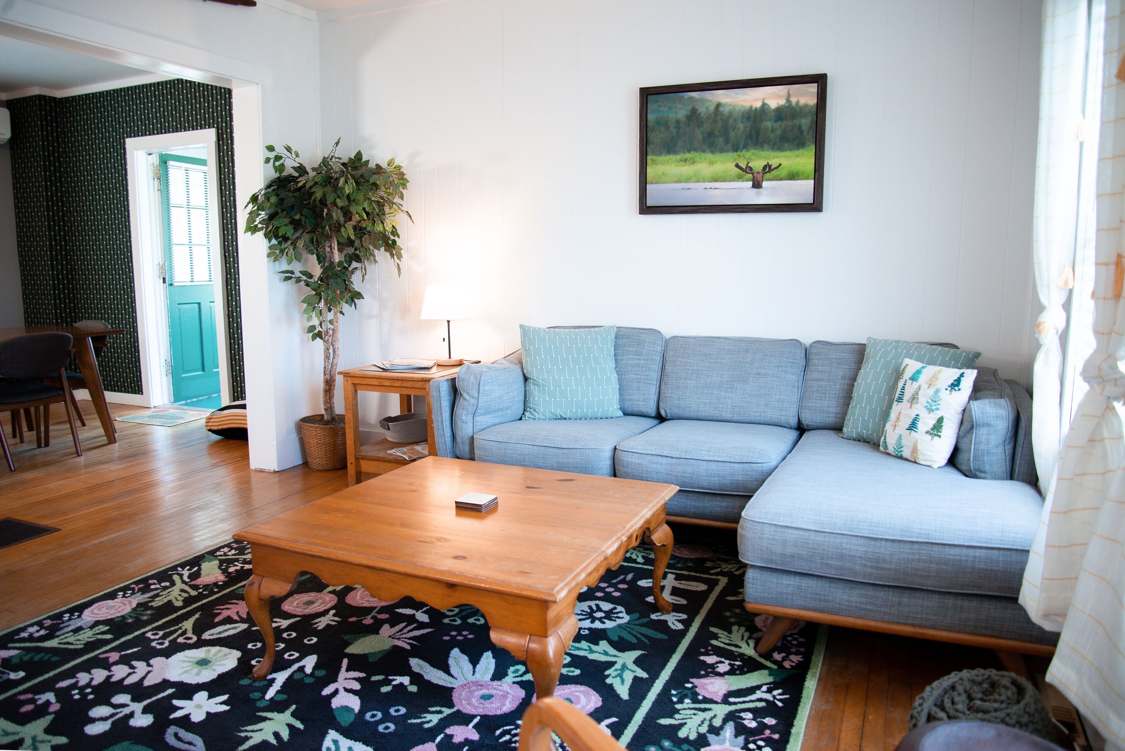 Trail access ✯ Downtown ✯ Pet Friendly & No Cleaning Fee!