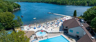 Mountain Chalet Retreat 4 bedrooms,3 baths,hot tub, sauna, game room, firepit 