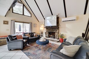 Smart-TV, Kamin, Tischfußball, Tischtennisplatte