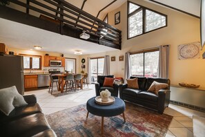 Smart-TV, Kamin, Tischfußball, Tischtennisplatte